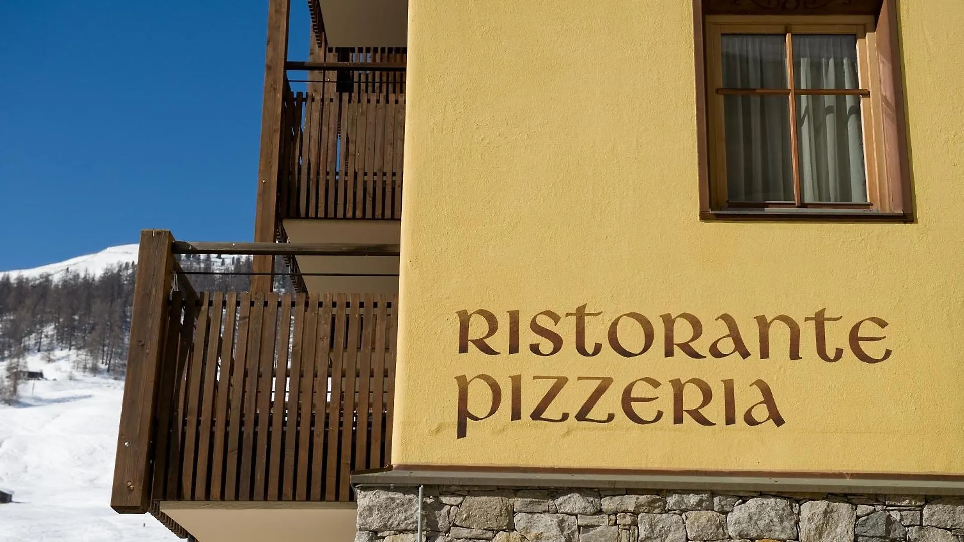 Hotel Touring Livigno 4*,