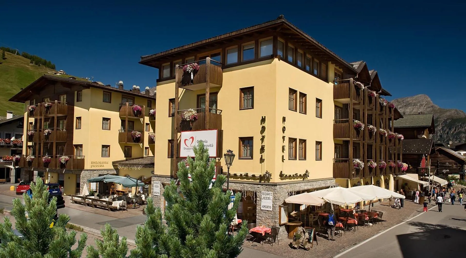 Hotel Touring contacts